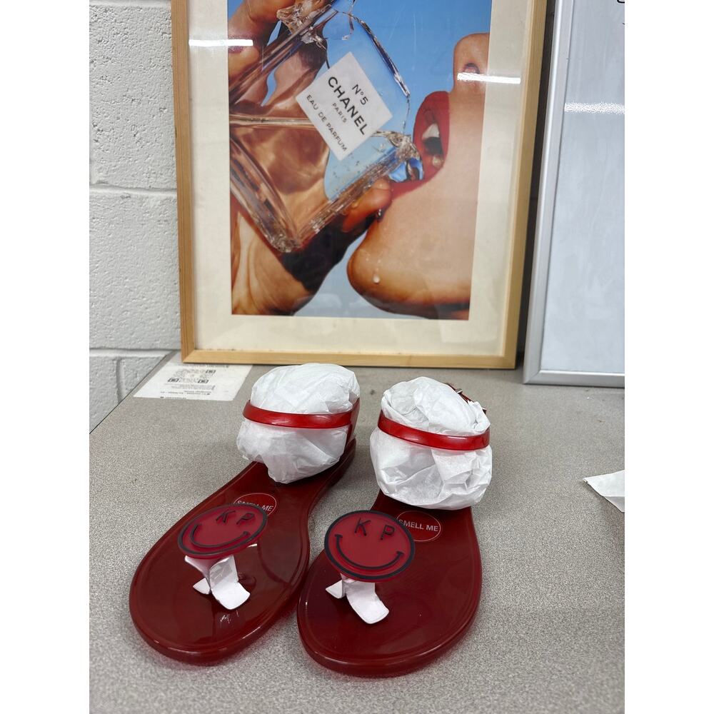 NIB Katy Perry Size 7 Women’s The Geli Flat Smiley Face Red Summer Sandals - Picture 3 of 6
